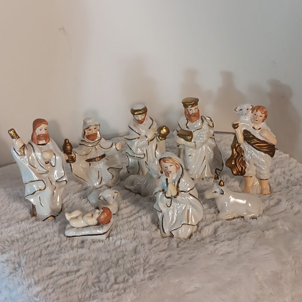 10 Piece Porcelain Nativity Set